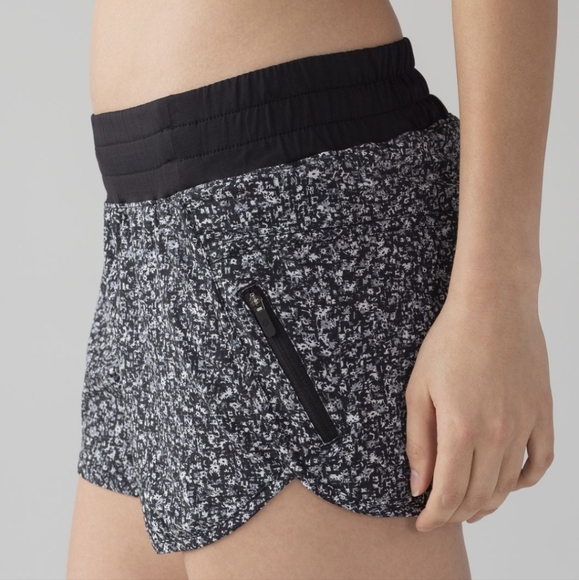 Lululemon Tracker Short IV Daisy Dust Women's 8